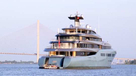 Cận cảnh siêu du thuyền triệu đô lướt sóng trên sông Hậu - Ảnh 5.