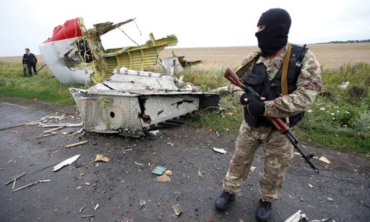 Ba người Nga ra tòa trong vụ bắn rơi MH17 - Ảnh 1.