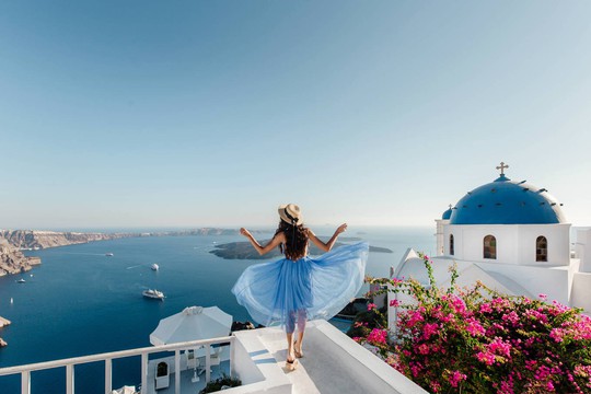 Hòn đảo hút khách bởi kiến trúc xanh - trắng ở Hy Lạp - Ảnh 1.