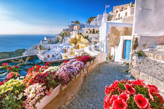 Hòn đảo hút khách bởi kiến trúc xanh - trắng ở Hy Lạp - Ảnh 5.