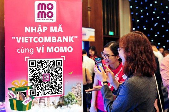 Kích thích thanh toán không dùng tiền mặt, MoMo và Vietcombank tung khuyến mãi khủng - Ảnh 2.