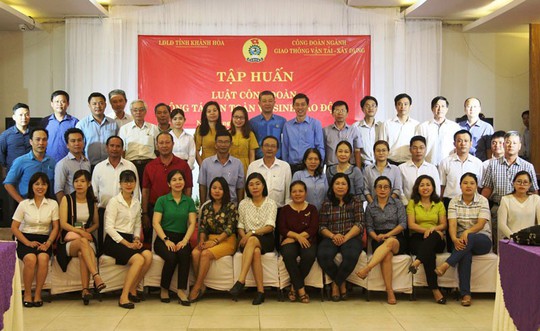 Khánh Hòa: Bồi dưỡng kiến thức cho cán bộ Công đoàn - Ảnh 1.