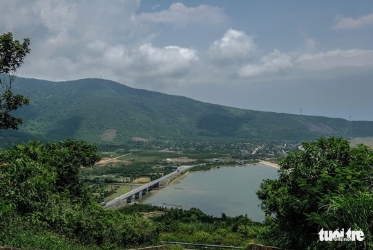 Lên đỉnh đèo Ngang khám phá ‘cổng trời’ bị lãng quên - Ảnh 10.