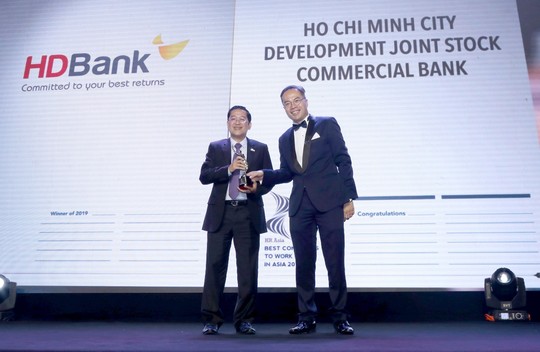 4 ngân hàng vào top những nơi làm việc tốt nhất châu Á - Ảnh 1.