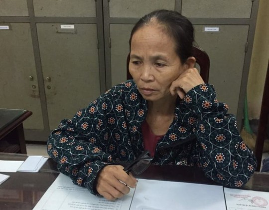 Nữ giáo viên về hưu ăn mặc quê mùa ôm 15 bánh heroin từ Nghệ An ra Nam Định - Ảnh 2.