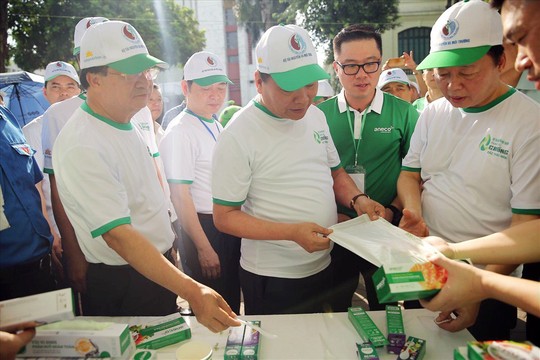 Thủ tướng Nguyễn Xuân Phúc khẳng định: Việt Nam quyết tâm chống rác thải nhựa - Ảnh 4.
