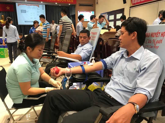 CNVC-LĐ hiến máu cứu người - Ảnh 1.