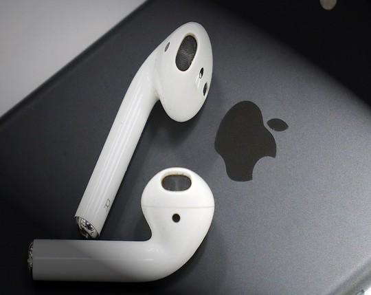 Apple chọn Việt Nam sản xuất thử nghiệm tai nghe Airpods? - Ảnh 1.