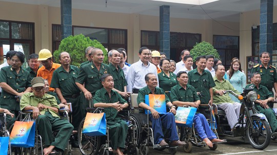 Ngành điện tổ chức nhiều hoạt động hướng đến Ngày Thương binh - Liệt sĩ 27-7 - Ảnh 2.