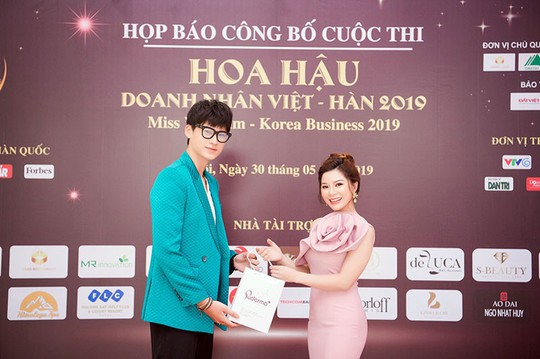 Hoa hậu Doanh nhân Việt - Hàn 2019 thi chui không phép? - Ảnh 1.