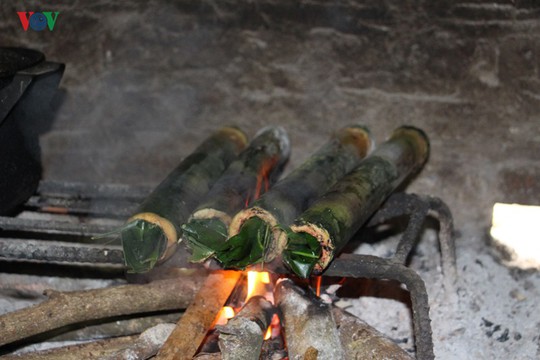 Vịt nướng ống lam - món ăn đặc sắc của người Thái Sơn La - Ảnh 3.