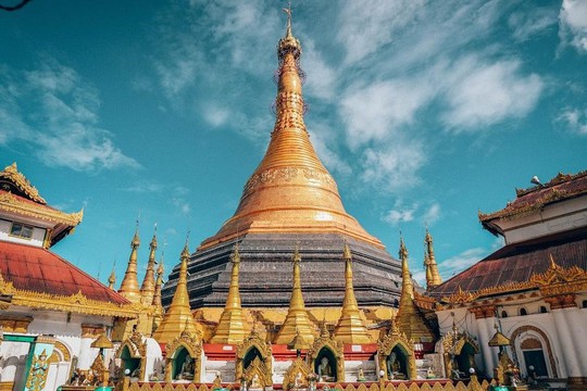 Những ngôi đền, chùa dát vàng, đính kim cương ở Myanmar - Ảnh 8.