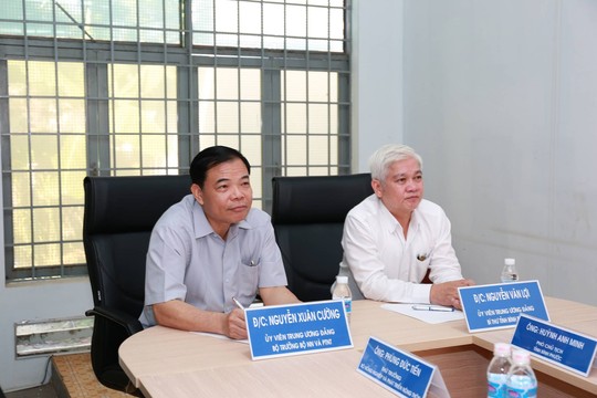 Bộ trưởng Nguyễn Xuân Cường đến thăm chuỗi sản xuất thịt gà xuất khẩu của C.P. Việt Nam tại Bình Phước - Ảnh 1.
