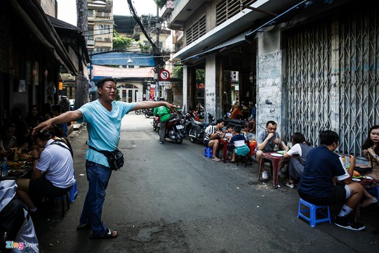 Tiệm bánh mì 60 năm bên vỉa hè  - Ảnh 15.