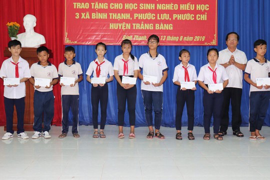 Sawaco trao trụ nước uống tại vòi cho các xã vùng biên giới huyện Trảng Bàng, tỉnh Tây Ninh - Ảnh 3.