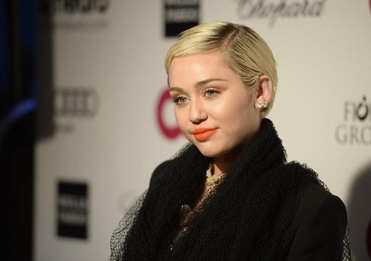Miley Cyrus bác bỏ tin đồn ngoại tình dẫn đến ly dị - Ảnh 3.