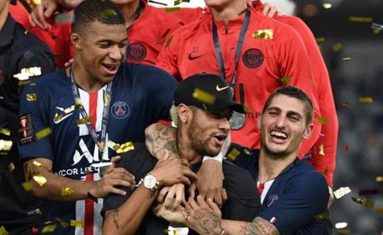 Neymar bị đồng đội tẩy chay ở lễ nhận Siêu cúp Pháp - Ảnh 5.