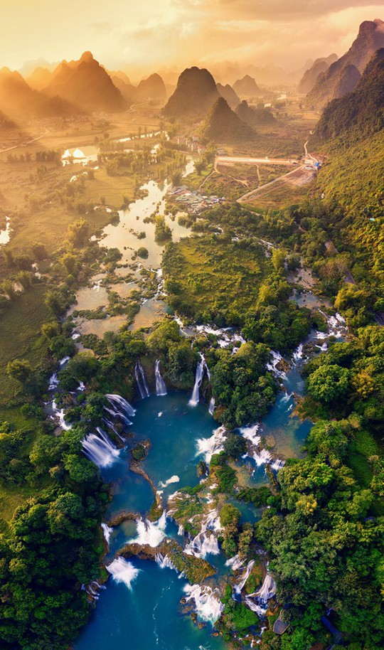 Việt Nam đẹp ngỡ ngàng với những bức ảnh nhìn từ trên không - Ảnh 1.