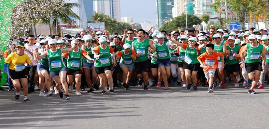 Hơn 1.000 nhân viên, đại lý, đối tác tham gia Manulife Danang International Marathon 2019 - Ảnh 2.