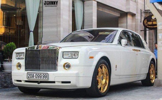 Đại gia Thái Nguyên bán Rolls-Royce Phantom mạ vàng biển tứ quý 9 - Ảnh 1.