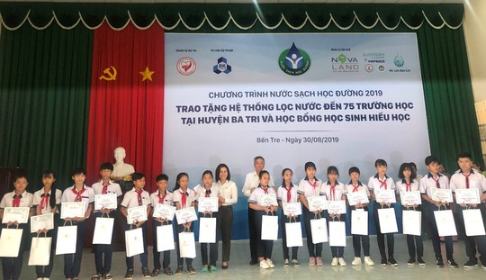 Viết tiếp câu chuyện “Nước sạch học đường” và niềm vui mùa tựu trường tại Bến Tre và nhiều tỉnh thành. - Ảnh 3.