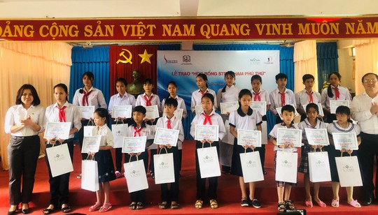 Viết tiếp câu chuyện “Nước sạch học đường” và niềm vui mùa tựu trường tại Bến Tre và nhiều tỉnh thành. - Ảnh 4.