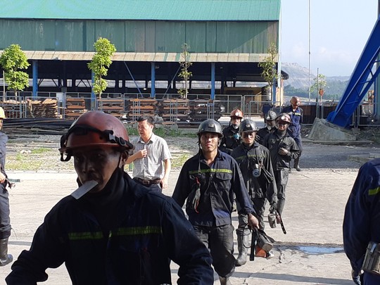 Chủ tịch Tổng LĐLĐ Việt Nam xuống hầm lò  -140 m để nghe tâm tư của thợ lò về tăng tuổi nghỉ hưu  - Ảnh 7.