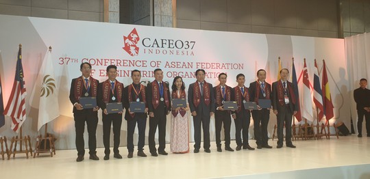 6 kỹ sư của EVNHCMC nhận Chứng chỉ Kỹ sư chuyên nghiệp ASEAN - Ảnh 1.