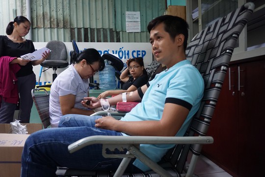 CNVC-LĐ quận Thủ Đức, TP HCM hiến máu cứu người - Ảnh 1.