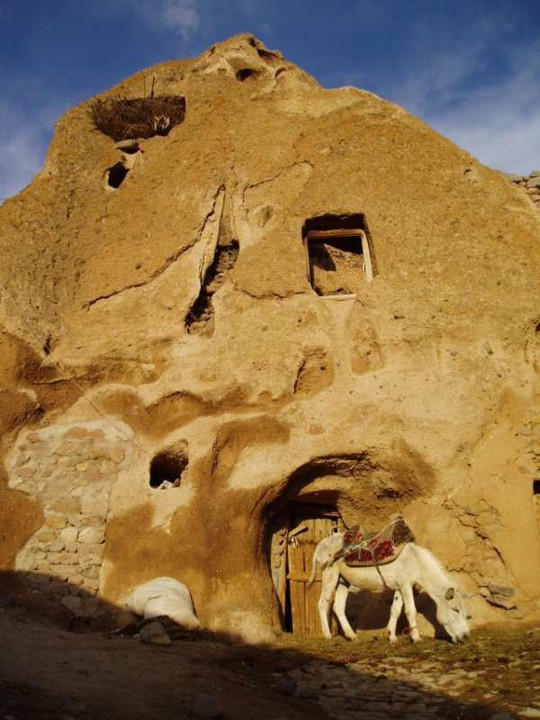 Kiến trúc hang động độc nhất vô nhị trong ngôi làng cổ bằng đá - Ảnh 10.