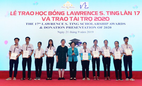 Quỹ Lawrence S. Ting và Công ty Phú Mỹ Hưng trao học bổng gần 8,5 tỉ đồng - Ảnh 1.