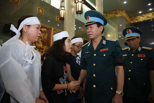 Xúc động lễ viếng đại tá, phi công Nguyễn Văn Bảy - Ảnh 8.