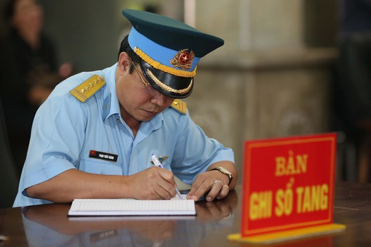 Xúc động lễ viếng đại tá, phi công Nguyễn Văn Bảy - Ảnh 11.