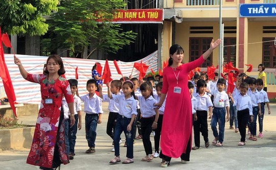 Những hình ảnh học sinh, sinh viên cả nước khai giảng năm học mới - Ảnh 4.