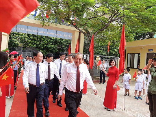 Những hình ảnh học sinh, sinh viên cả nước khai giảng năm học mới - Ảnh 8.