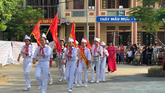 Những hình ảnh học sinh, sinh viên cả nước khai giảng năm học mới - Ảnh 2.