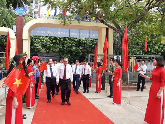 Những hình ảnh học sinh, sinh viên cả nước khai giảng năm học mới - Ảnh 7.