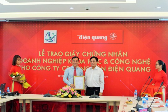 Bóng đèn Điện Quang được công nhận là doanh nghiệp khoa học công nghệ - Ảnh 1.