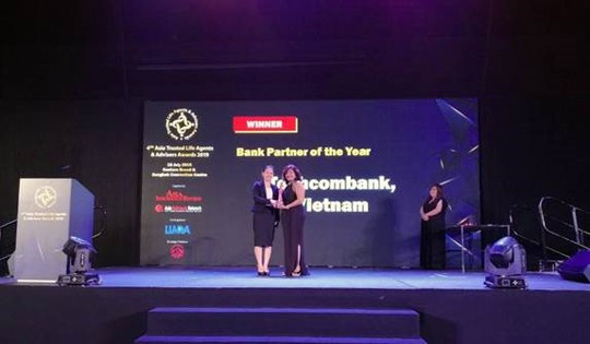 Techcombank được vinh danh “Dịch vụ bảo hiểm ngân hàng tốt nhất” - Ảnh 1.