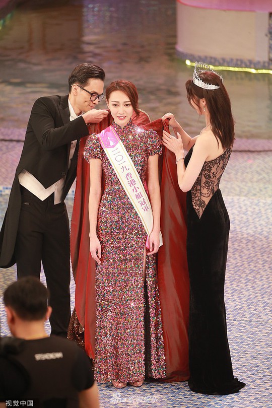 Tiểu Quách Khả Doanh đăng quang Hoa hậu Hồng Kông 2019 - Ảnh 1.