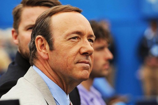 Nhiều tình tiết mới quanh vụ kiện tài tử Kevin Spacey tấn công tình dục đồng tính - Ảnh 1.