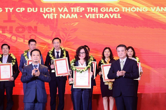 Vietravel 3 năm liên tiếp dẫn đầu Top 10 Công ty uy tín ngành Du lịch - Lữ hành - Ảnh 1. Vietravel 3 năm liên tiếp dẫn đầu Top 10 Công ty uy tín ngành Du lịch - Lữ hành - Ảnh 1.