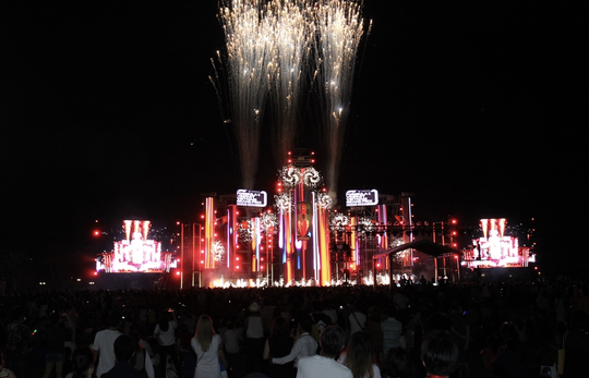 Dàn sao Việt “đốt cháy” đại nhạc hội siêu khủng khởi động F1 - Ảnh 2.