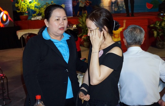 Phút giây xúc động của gia đình công nhân khi tham dự Tết sum vầy - Ảnh 4.