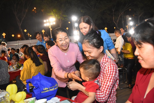 CNVC-LĐ khó khăn được san sẻ tại Tết sum vầy - Ảnh 2.