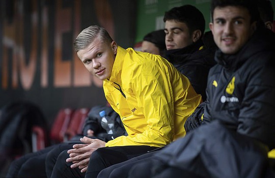 Lập hat-trick ra mắt Dortmund, thần đồng Haaland làm chao đảo Bundesliga - Ảnh 2.