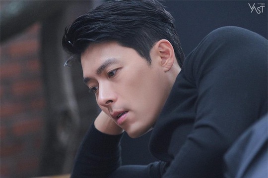 “Soái ca Triều Tiên” Hyun Bin gây bão mạng với góc nghiêng sắc lẹm  - Ảnh 23.