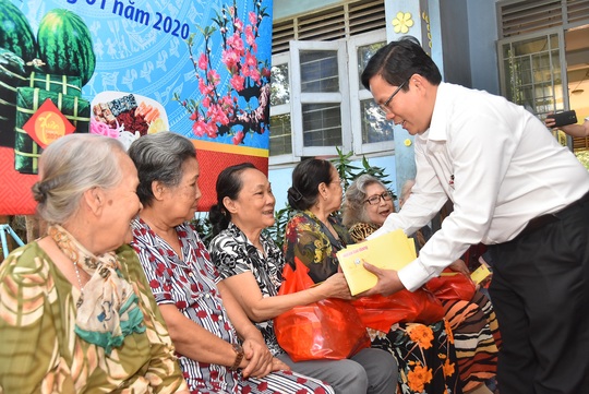 Báo Người Lao Động thăm và chúc Tết nghệ sĩ lão thành – khởi động Quỹ Mai Vàng nhân ái - Ảnh 5.