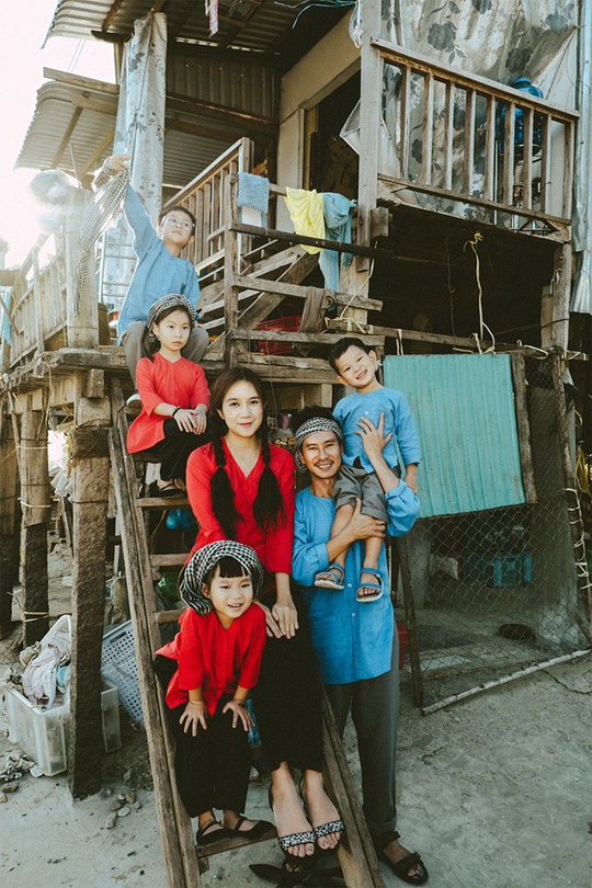 Nghệ sĩ Việt đón Tết đầm ấm bên gia đình - Ảnh 4.