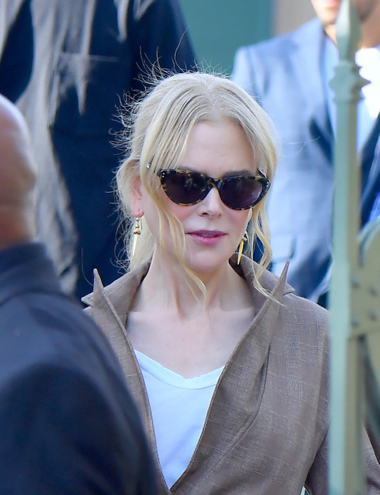 Thiên nga nước Úc Nicole Kidman khóc thương quê nhà gặp nạn - Ảnh 1.